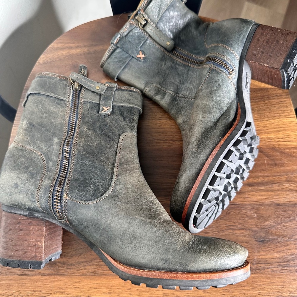 Trask Madison Women Grey Distressed Leather Moto Ankle Boots Block Heel Size 6 - Picture 6 of 8